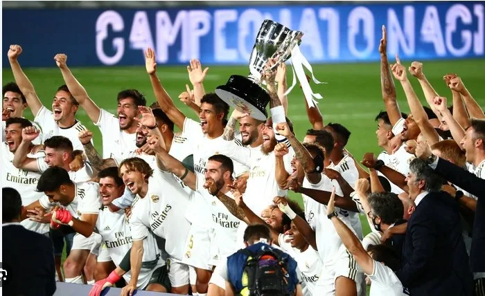 doi-bong-huyen-thoai-cau-lac-bo-real-madrid-o-nuoc-nao-ax