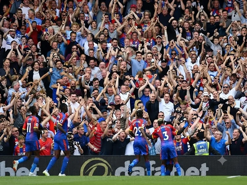 Selhurst Park là biểu tượng của Crystal Palace FC, nơi tạo nên bầu không khí cuồng nhiệt từ các cổ động viên The Eagles.
